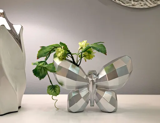 Vaza decorativa Butterfly, Mauro Ferretti, 22.5x8x15 cm, polirasina, argintiu
