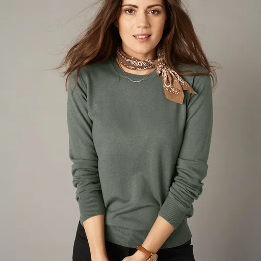 Pulover cu gât rotund, din lână de miel