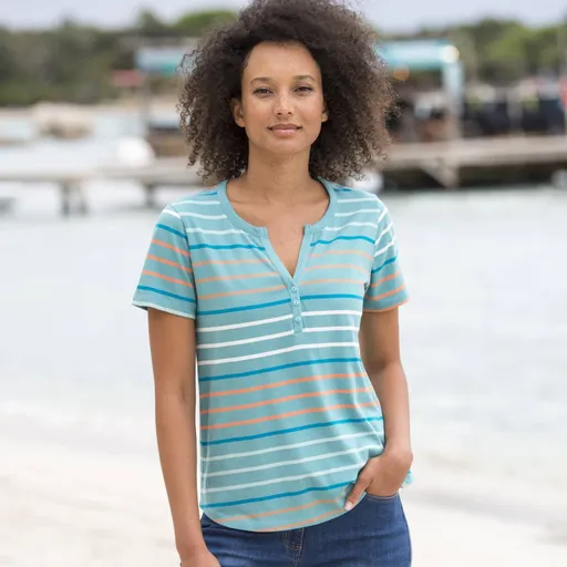 Tricou dungat cu mâneci scurte și decolteu cu nasturi