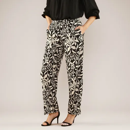 Pantaloni largi cu model etno