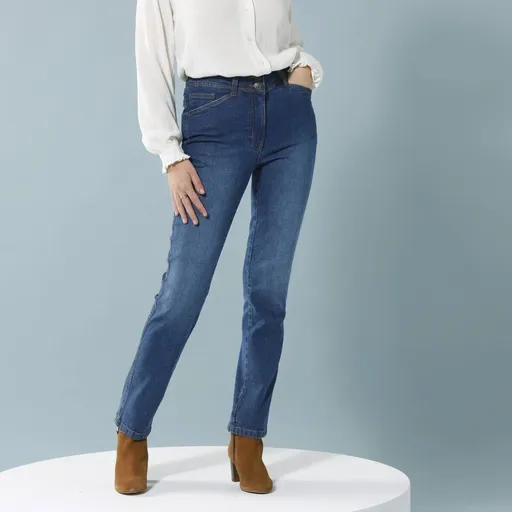 Blugi drepți pentru o siluetă mai mică