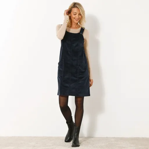 Rochie evazată cu dantelă și catifea