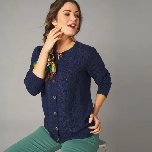 Pulover cu nasturi și model împletit