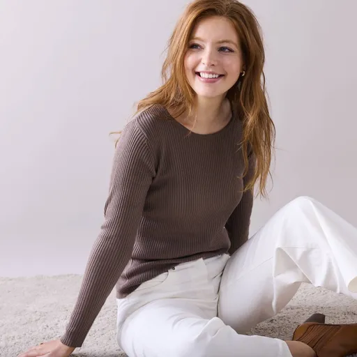 Pulover cu guler rotund și nervuri