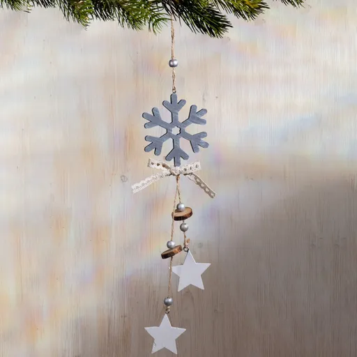 Decorațiuni suspendate cu fulgi de zăpadă