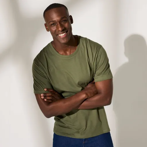 Tricou cu gât rotund și mâneci scurte