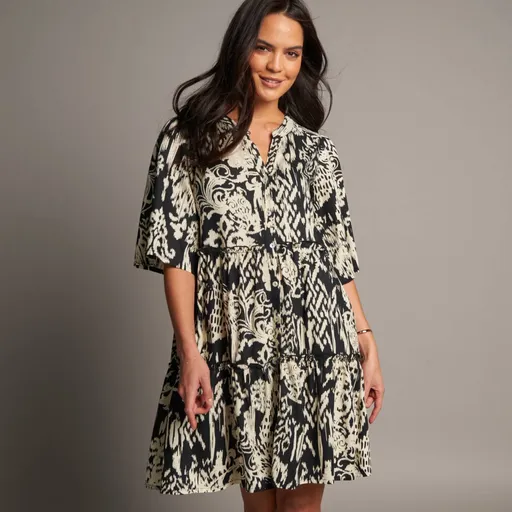 Rochie evazată cu volane și imprimeu etno