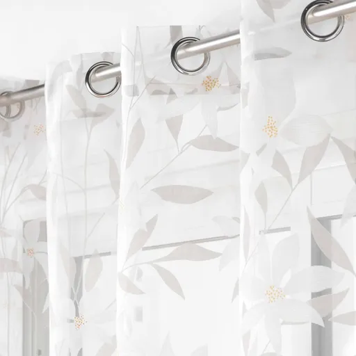 Perdea voal cu motiv de frunze, cu ochiuri la capăt