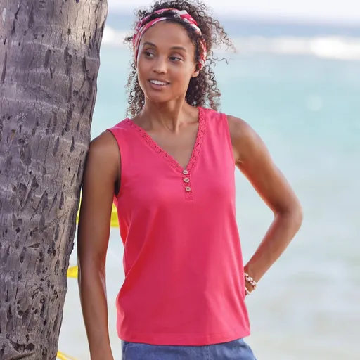 Top de culoare solidă cu decolteu în V împodobit cu macramé