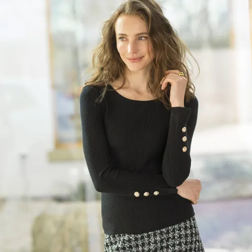 Pulover cu nervuri și nasturi decorativi