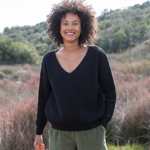 Pulover cu decolteu în V cu guler liber din mohair la atingere