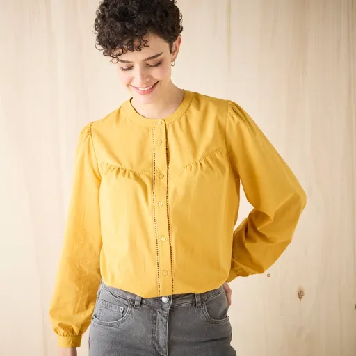 Bluză cu mânecă lungă, culoare uni și detalii croșetate