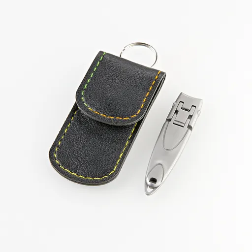 Cleste pentru tăiat unghii cu carcasă