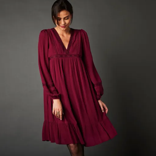 Rochie cu broderie, dantelă și macrameu