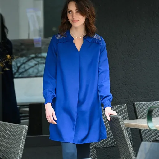 Tunică de culoare solidă cu dantelă pe umeri și mâneci lungi