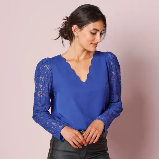 Bluză cu mâneci din dantelă și panglică pe spate