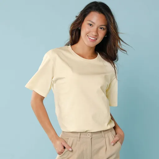 Un tricou simplu cu mânecă scurtă pentru figuri mici