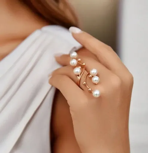 Inel Auriu cu Perle pentru Poze Manichiura