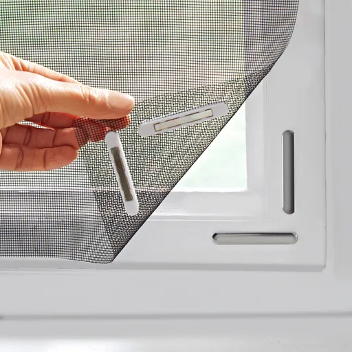 Plasa magnetica impotriva insectelor