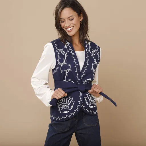 Vesta matlasată cu broderie