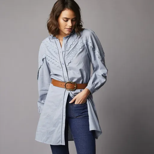 Tunică lungă cu nasturi și volane