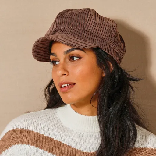 Beretă din velur cu vârf