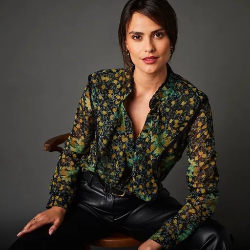 Bluză din voal cu cravată