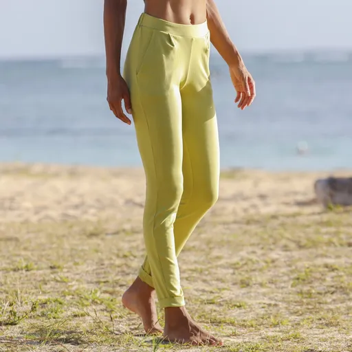 Pantaloni strâmți monocromi realizați din tricot aerisit