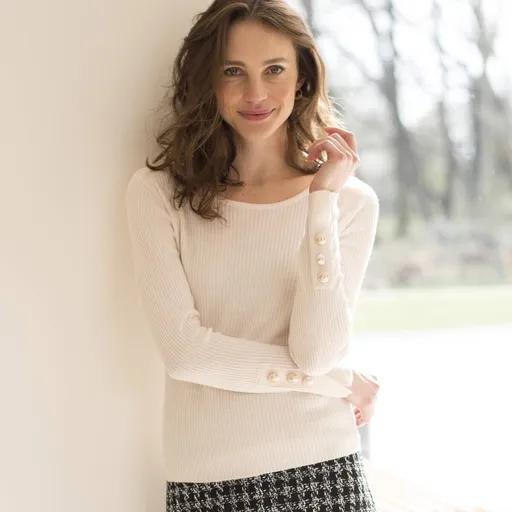 Pulover cu nervuri și nasturi decorativi