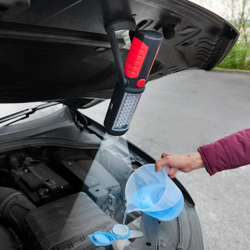 Lumină de lucru alimentată cu baterii