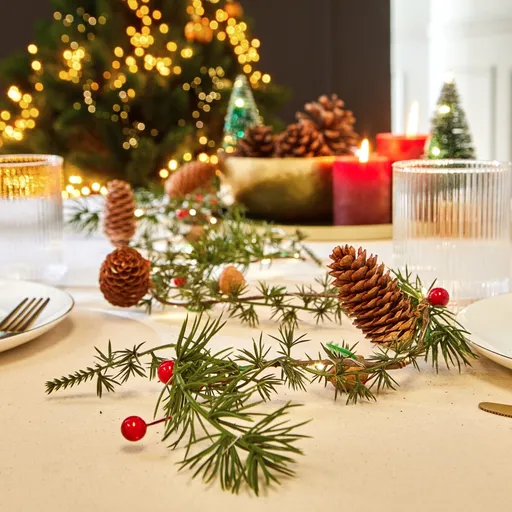 Ghirlandă luminoasă cu conuri de brad