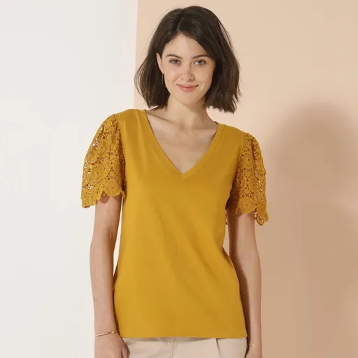 Tricou cu decolteu în V cu mâneci macramé