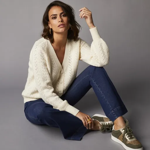 Pulover din catifea cu gât în V