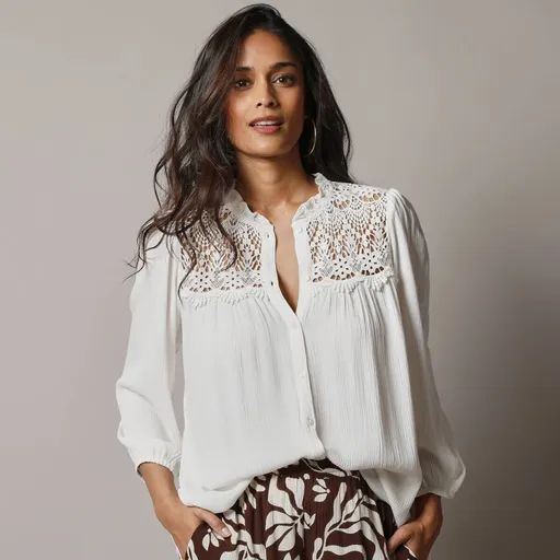 Bluză din crep cu macrame și mâneci 7/8