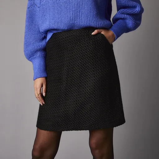 Fustă scurtă cu fermoar la spate