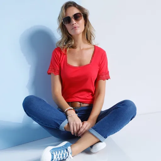 Tricou cu decolteu pătrat