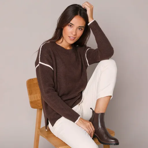 Pulover lat cu garnitură contrastantă