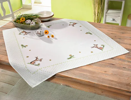 Față de masă Familie de iepurași