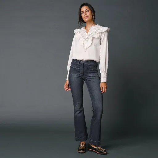 Blugi bootcut cu buzunare aplicate