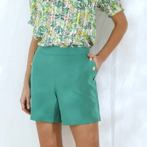 Pantaloni scurți eleganți cu nasturi decorativi și talie elastică la spate