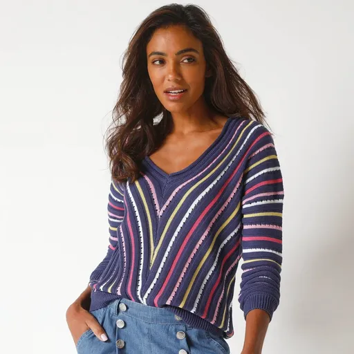 Pulover cu dungi și decolteu în V