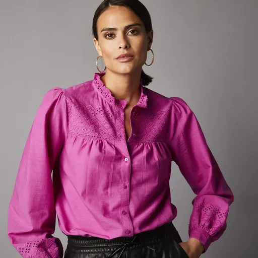 Bluză cu broderie englezească