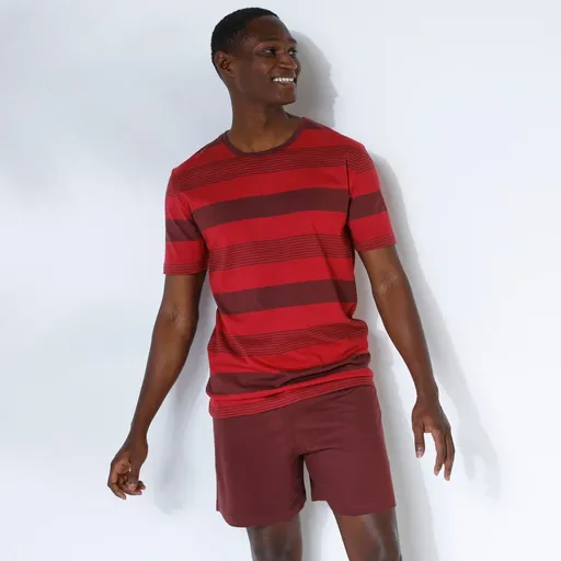 Pijama cu pantaloni scurți și dungi