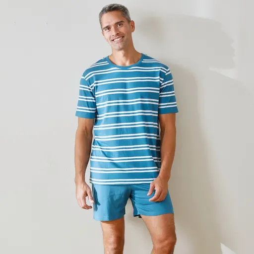 Pijamale cu dungi, pantaloni scurți și mâneci scurte