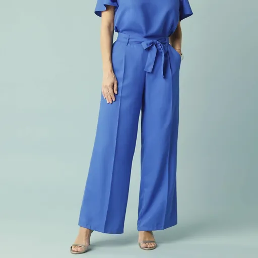 Pantaloni lungi largi cu talie elastică și curea, pentru siluete mici