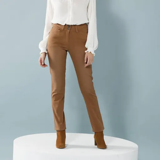 Blugi drepți pentru o siluetă minune