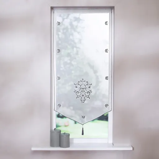 Cortină din vitraliu cu broderie