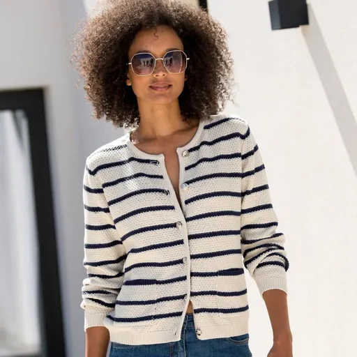 Pulover în dungi cu nasturi decorativi