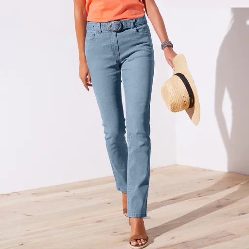 Pantaloni drepți cu curea, pentru o siluetă mai mică