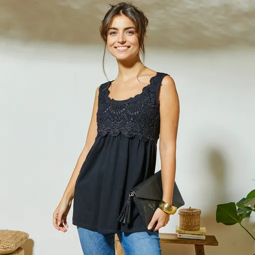 Top lung cu macramé